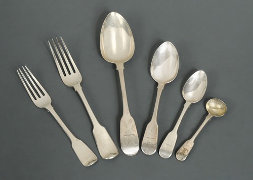 Lot 568 - A 41-piece set of George IV silver flatware with 25 additions