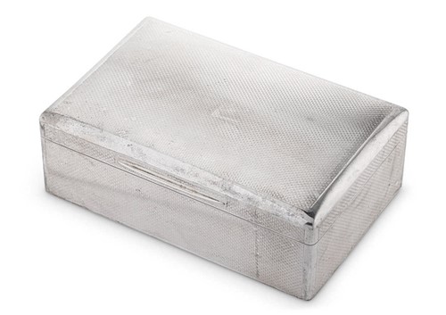 Lot 644 - A George V silver table cigarette / cigar box