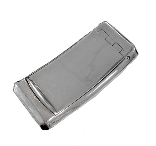 Lot 421 - A George III silver snuff box