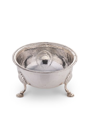 Lot 615 - An Edward VII silver bowl, retailed by Tessier