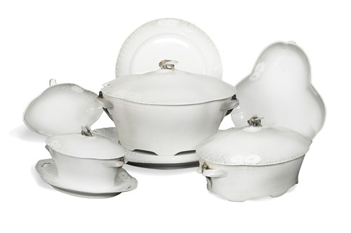 Lot 63 - An extensive Royal Copenhagen Midsummer Night's Dream pattern dinner service