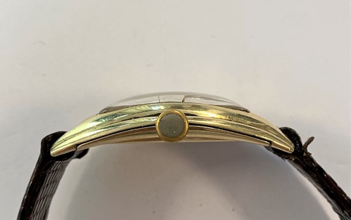 Lot 414 - Waltham - An American 14ct gold wristwatch