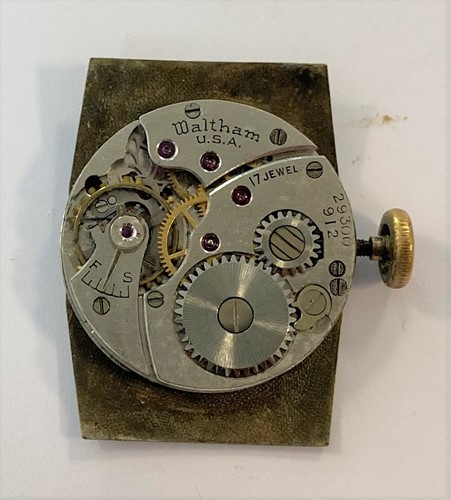 Lot 414 - Waltham - An American 14ct gold wristwatch