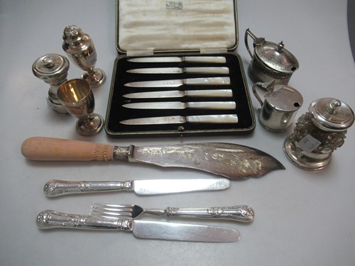 Lot 232 - A collection of silverware including flatware,...
