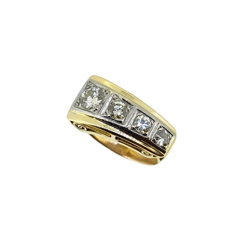 Lot 168 - A diamond set dress ring