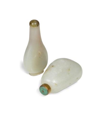 Lot 164 - A Chinese celadon jade snuff bottle, Qing Dynasty