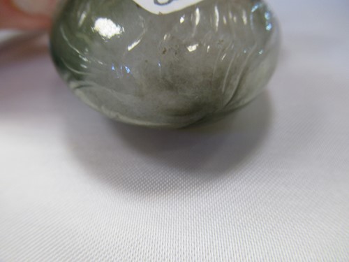 Lot 165 - A Chinese greenstone snuff bottle, early 20th century