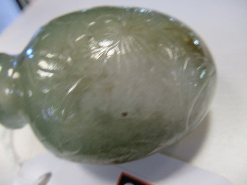 Lot 165 - A Chinese greenstone snuff bottle, early 20th century