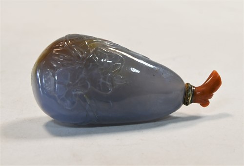 Lot 165 - A Chinese greenstone snuff bottle, early 20th century