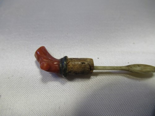 Lot 165 - A Chinese greenstone snuff bottle, early 20th century