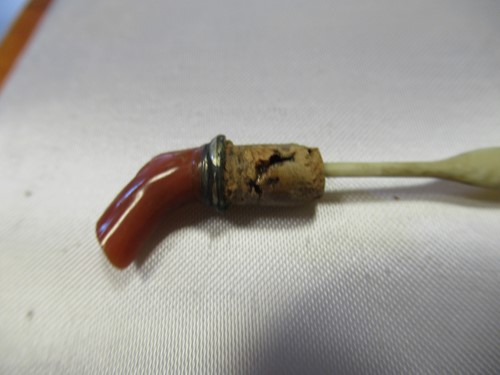 Lot 165 - A Chinese greenstone snuff bottle, early 20th century
