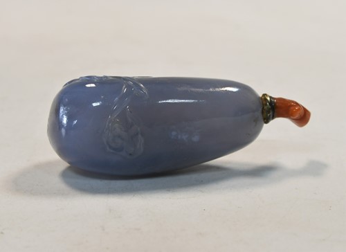 Lot 165 - A Chinese greenstone snuff bottle, early 20th century