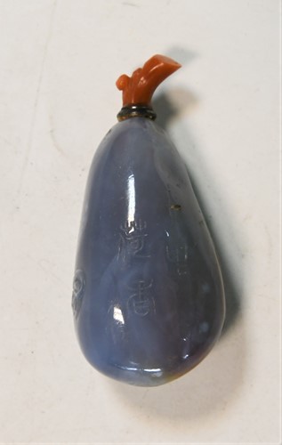 Lot 165 - A Chinese greenstone snuff bottle, early 20th century