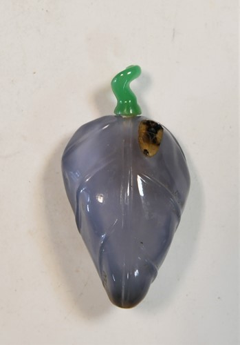 Lot 165 - A Chinese greenstone snuff bottle, early 20th century