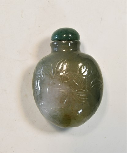 Lot 165 - A Chinese greenstone snuff bottle, early 20th century