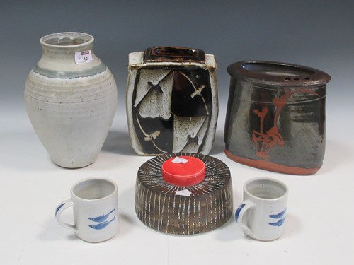 Lot 10 - A collection of 20th century studio ceramics,...