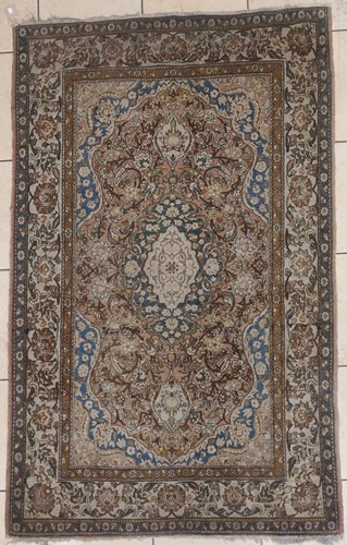 Lot 613 - A Keshan rug, 212 x 139