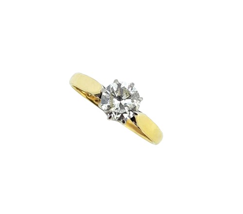 Lot 156 - A diamond solitaire ring