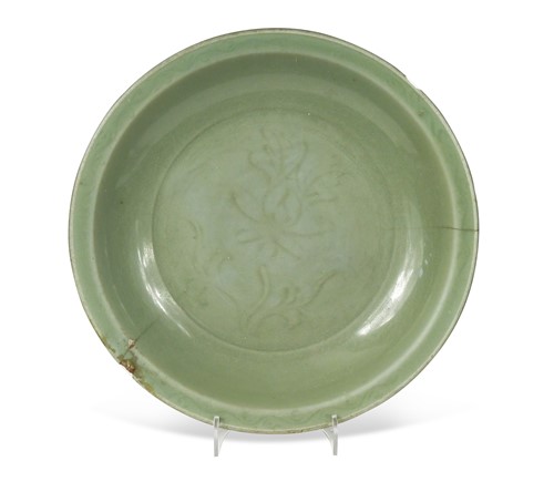 Lot 2 - A Chinese celadon dish, Ming Dynasty 15th/16th century