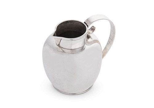 Lot 622 - An Edward VII silver water jug