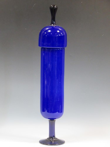 Lot 40 - A Chemists blue glass jar and cover, 68cm high