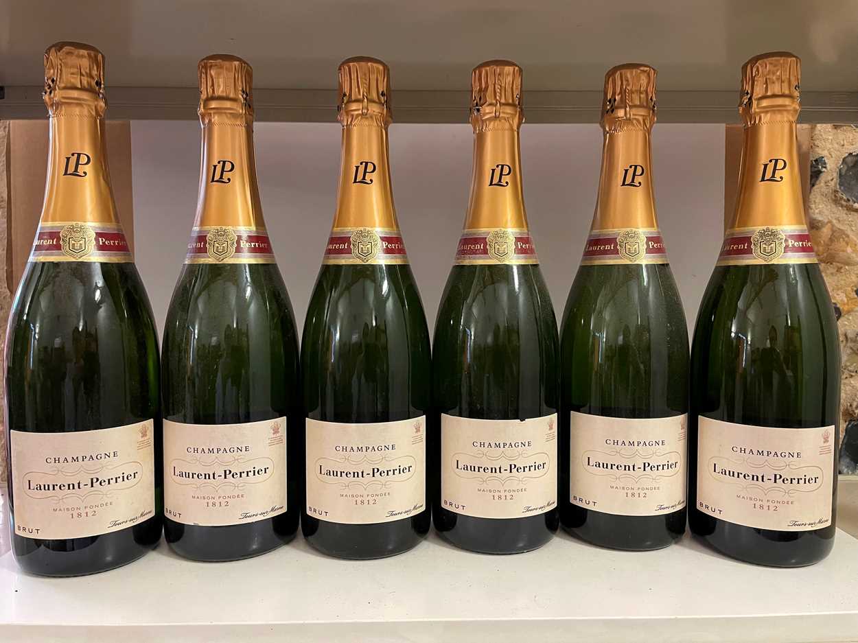 Lot 694 - Château d’Yquem, Sauternes Premier Cru Superieur Classe 1997