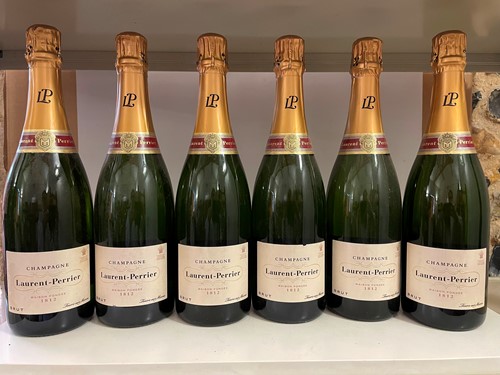 Lot 694 - Château d’Yquem, Sauternes Premier Cru Superieur Classe 1997