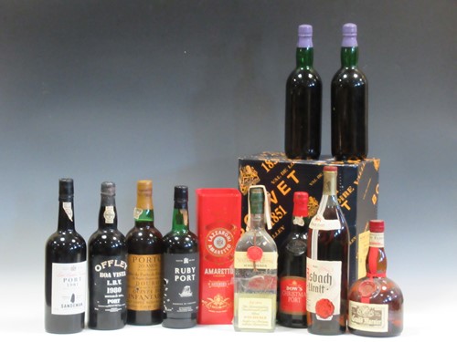 Lot 203 - Non vintage port, 7 bottles, including Offley...