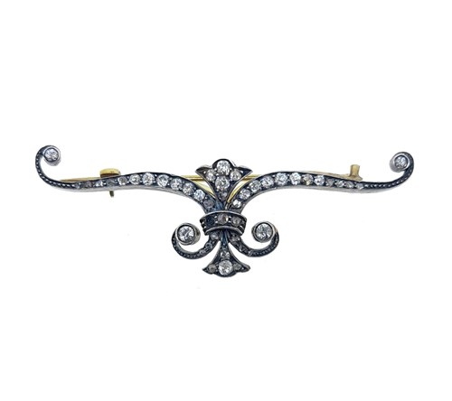 Lot 87 - A Victorian diamond set brooch