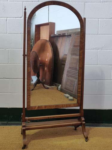 Lot 491 - An early 20th century mahogany cheval mirror