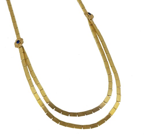 Lot 185 - A floral sapphire necklace