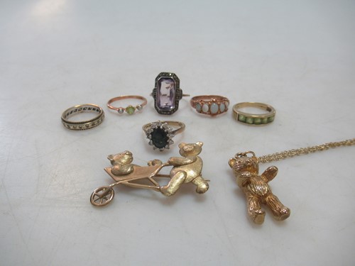 Lot 230 - A hallmarked 9ct gold teddy bear pendant/chain,...