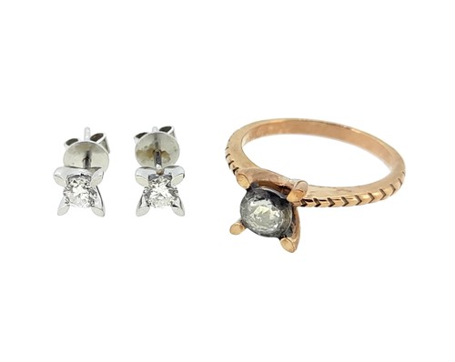 Lot 85 - A diamond ring, together with a pair of diamond ear studs