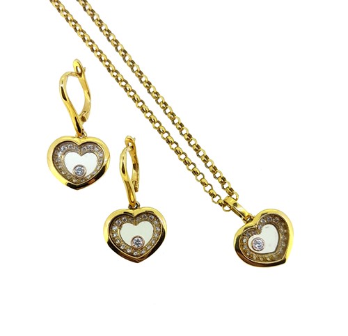 Lot 167 - A diamond heart pendant with a matching pair of ear pendants
