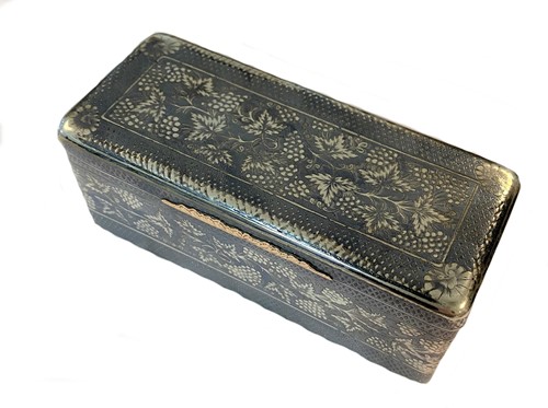 Lot 422 - A 19th century Russian silver and niello snuff box