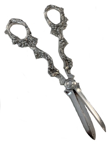 Lot 464 - A pair of Edward VII silver grape scissors