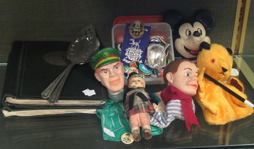 Lot 100 - A Dan Dare glove puppet, a tin badge, other...