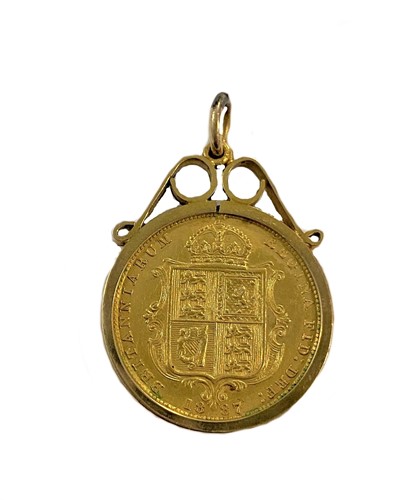 Lot 488 - A Victoria ‘Jubilee Head’ half sovereign in a 9ct gold pendant mount