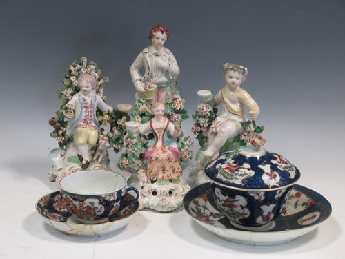 Lot 47 - Worcester seal-marked bowl, cover, dish and...