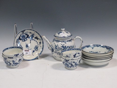 Lot 22 - 18th century porcelain blue and white bowls...