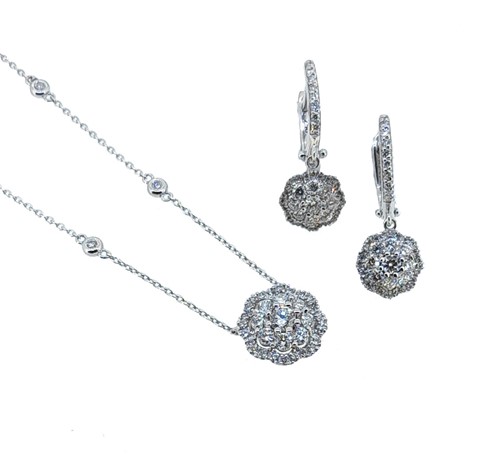 Lot 224 - A diamond cluster necklace and ear pendant suite
