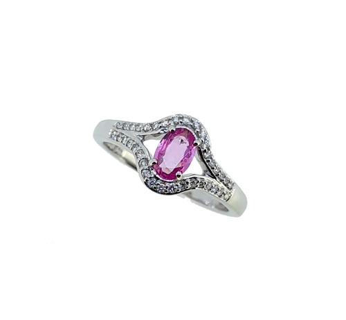 Lot 266 - An 18ct gold pink sapphire and diamond ring