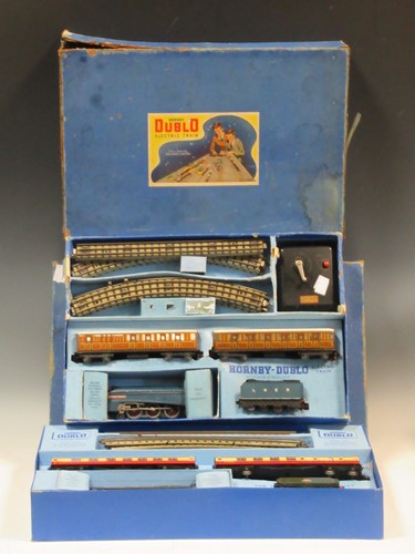 Lot 110 - Hornby Dublo EDP1 3-rail Sir Nigel Gresley...
