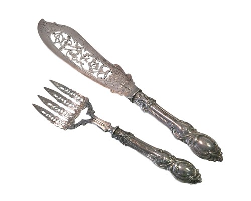 Lot 577 - A pair of Victorian silver fish servers