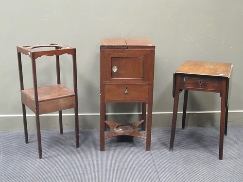 Lot 502 - An early 19th century mahogany washstand with...