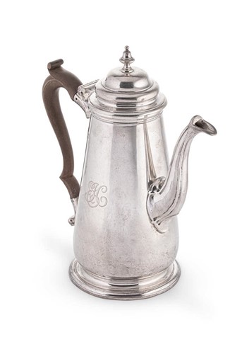 Lot 658 - A George V silver coffee pot retailed by Tessier