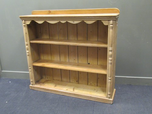 Lot 525 - A pine floor-standing bookcase with two fixed...