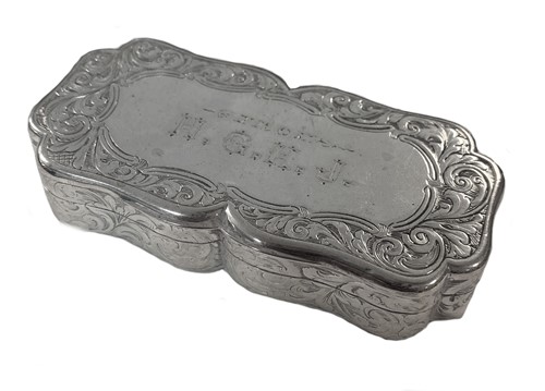 Lot 420 - A Victorian silver snuffbox, mark of Nathaniel Mills