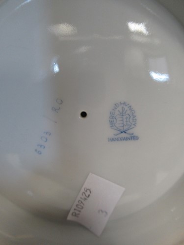 Lot 136 - A Herend Rothschild pattern ice bucket and...