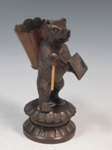 Lot 90 - A Black Forest vesta carved as bear, 15cm high